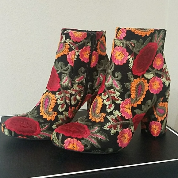 MIA Shoes - Rosebud Black Flores Floral Paisley Ankle Boots